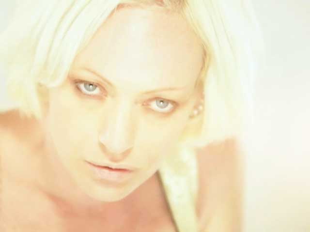 Justine Bellinsky performs HALLWAY.